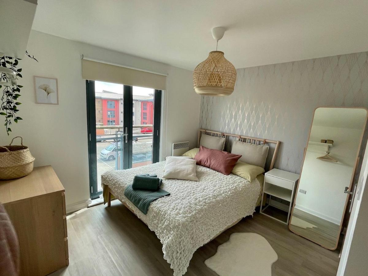Family Friendly Maritime Apartment Суонси Экстерьер фото